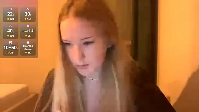 Snapshot of PandaFluff chatting on October 19, 5:26 pm PandaFluff online show from October 19, 5:26 pm