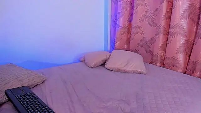 riley bensongh online show from February 7, 10:13 pm