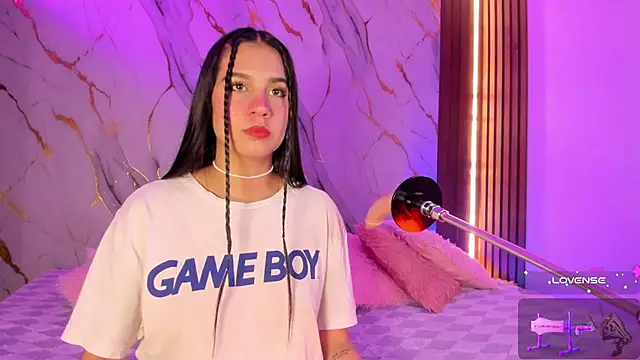 Emmiicute online show from November 5, 8:36 pm