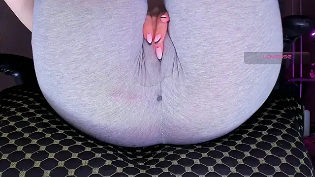 Cameltoe squirt inPants online show from November 25, 10:39 am