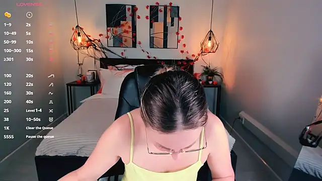 Lexi terele online show from October 30, 6:49 am