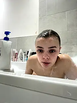 cutietootie02 online show from January 9, 6:18 am