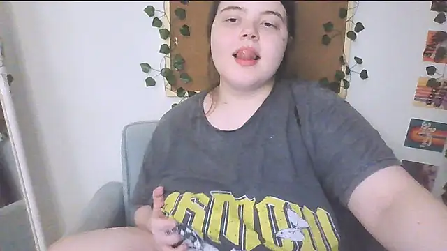 Snapshot of brattyprincessemma chatting on September 12, 6:37 pm brattyprincessemma online show from September 12, 6:37 pm