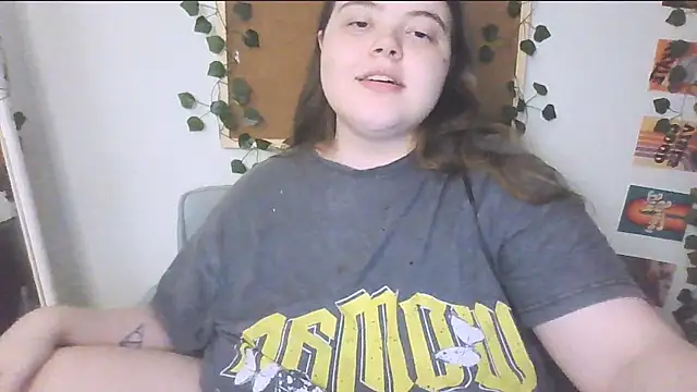Snapshot of brattyprincessemma chatting on September 19, 5:23 pm brattyprincessemma online show from September 19, 5:23 pm