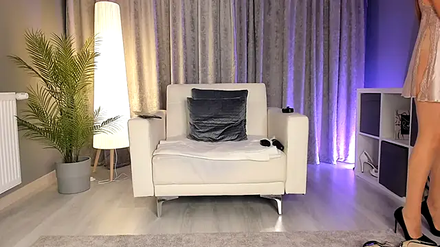 LisaAventi online show from September 18, 4:11 am