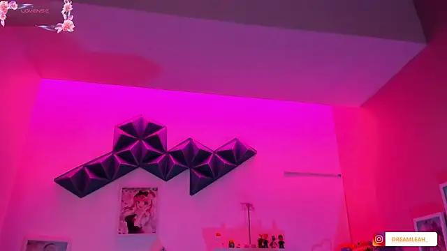 dreamleah  online show from July 25, 9:33 pm