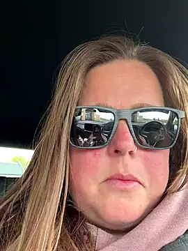 hornykitty1210 online show from October 24, 7:10 pm