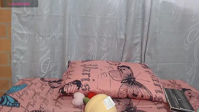 Montserrat Jay online show from July 27, 1:52 pm