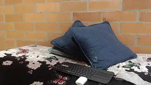 Montserrat Jay online show from February 21, 3:13 pm