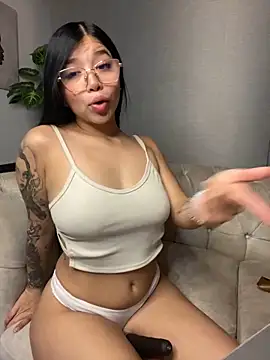 Snapshot of Maddy_Piink chatting on September 12, 11:01 pm Maddy Piink online show from September 12, 11:01 pm