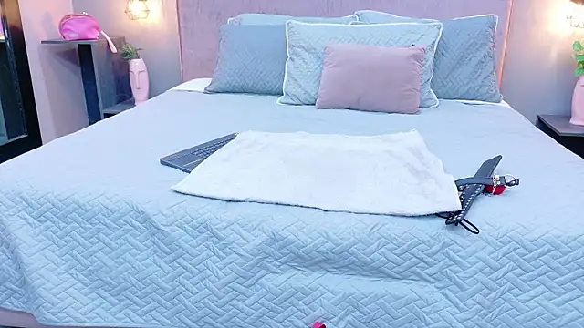 Camila Hill  online show from October 25, 2:03 pm