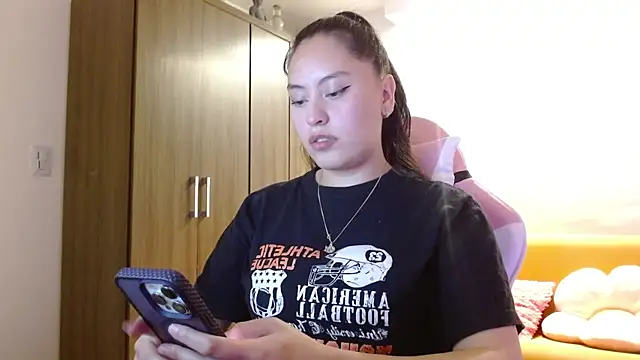 madissooon   online show from November 19, 4:45 am