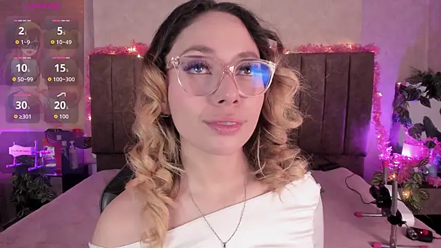 LanaMills  online show from July 24, 4:10 am