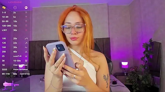 Snapshot of LanaMills_ chatting on September 16, 3:47 am LanaMills online show from September 16, 3:47 am