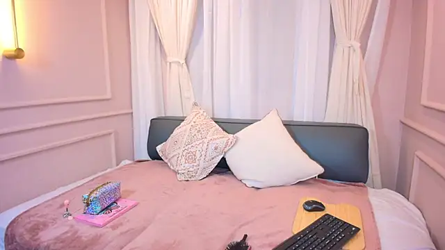 Nahomi key  online show from October 20, 7:39 pm