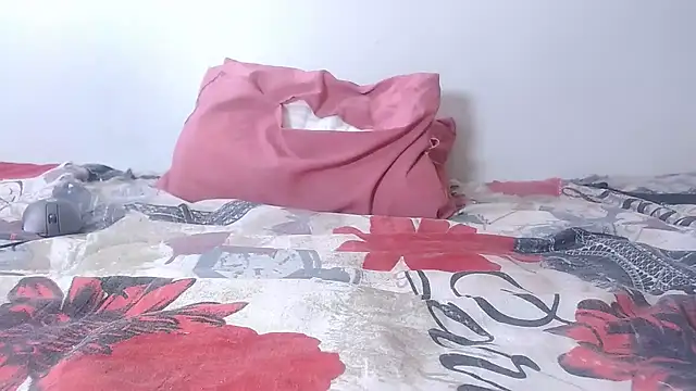 TALLHORNYBEAR online show from September 15, 1:52 pm