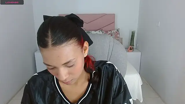Snapshot of SarayVega_ chatting on September 29, 6:57 pm SarayVega online show from September 29, 6:57 pm