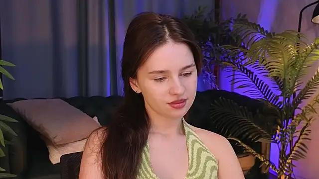 Olivia Farrell online show from October 20, 1:03 pm