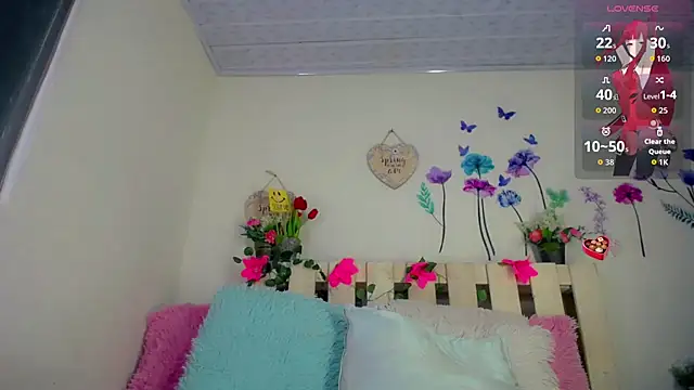 Snapshot of Eemily_- chatting on September 15, 5:05 am Eemily - online show from September 15, 5:05 am
