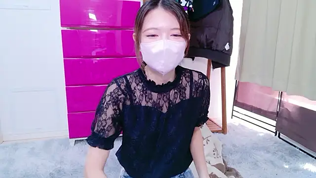 Azusa DoMybest online show from May 17, 4:11 am
