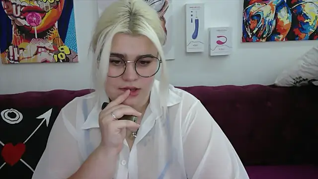Snapshot of Amber_Monro chatting on October 6, 2:50 am Amber Monro online show from October 6, 2:50 am