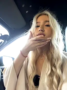 Snapshot of Kiss_Avrora_ chatting on September 18, 4:11 am Kiss Avrora  online show from September 18, 4:11 am