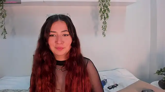 Nicolle Evanss  online show from May 14, 5:02 am