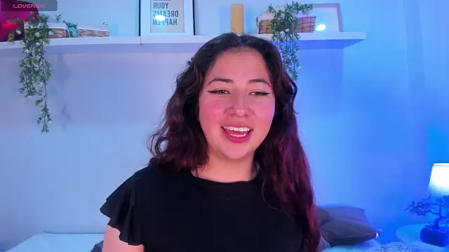 Nicolle Evanss  online show from May 9, 6:04 am