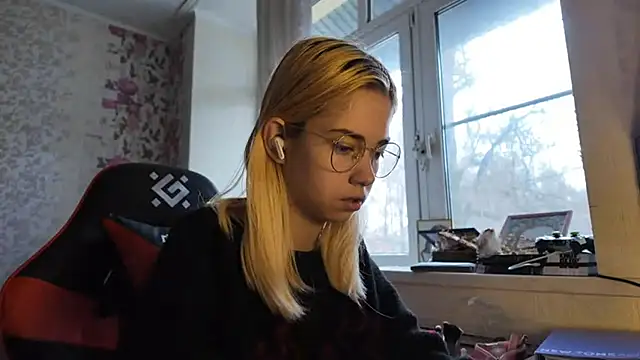 Witching Moon online show from November 19, 8:36 am