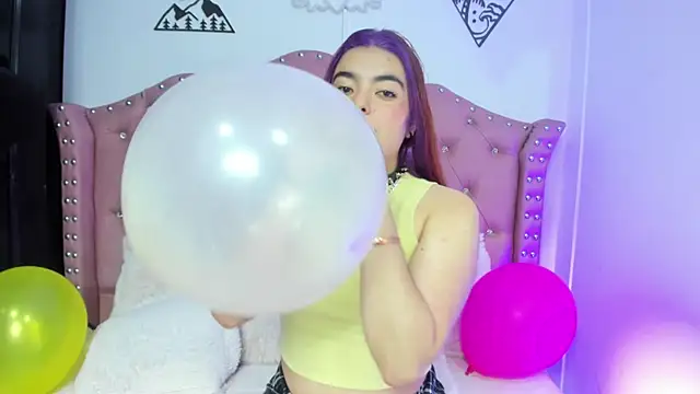 Snapshot of Lila_Cox chatting on October 15, 12:19 pm Lila Cox online show from October 15, 12:19 pm