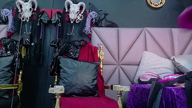 EvaSabath online show from October 18, 9:05 pm