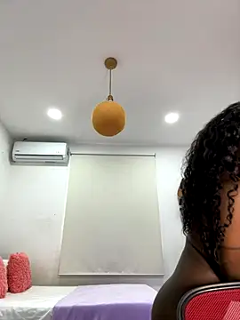 EmilyKisx online show from September 24, 2:05 pm