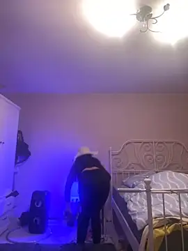 Snapshot of Lara_KissSS chatting on September 29, 6:46 pm Lara KissSS online show from September 29, 6:46 pm