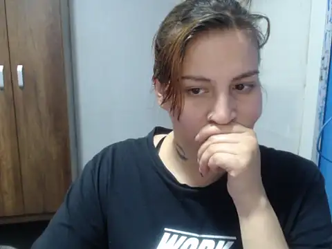 cloequeen15 online show from November 12, 6:28 pm