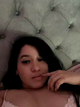 Aliciawhitee online show from October 7, 11:42 pm