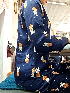 irina hana online show from December 1, 7:01 am