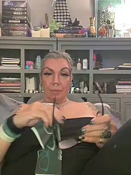 dieseldame1313 online show from August 2, 2:14 am