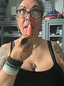 dieseldame1313 online show from July 6, 5:15 pm