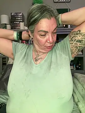 dieseldame1313 online show from June 24, 3:27 am