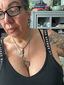 dieseldame1313 online show from June 18, 10:25 pm