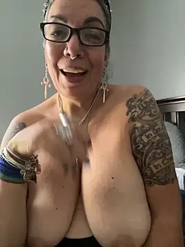 dieseldame1313 online show from November 23, 9:05 pm