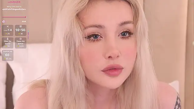 Snapshot of Nesolla chatting on October 7, 7:29 pm Nesolla online show from October 7, 7:29 pm