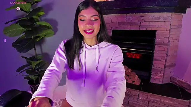 Lola Pierce online show from October 22, 12:10 pm