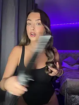 ellariverss online show from May 28, 3:15 am