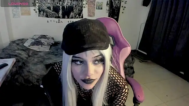 GothKitten666 online show from March 18, 2:05 am