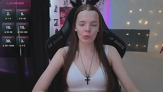 Luna Navy online show from March 13, 5:53 am