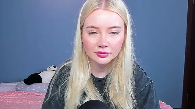 Lillie Berry online show from June 5, 4:27 am