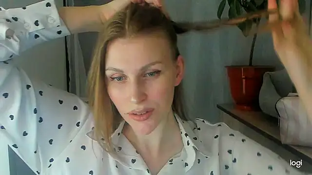 JuliaMuuun online show from June 6, 8:48 pm