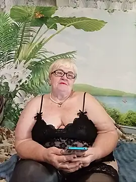 VioletSweet5566 online show from July 6, 7:35 am