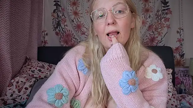 Snapshot of Daisyxoxo_ chatting on September 26, 8:45 am Daisyxoxo  online show from September 26, 8:45 am